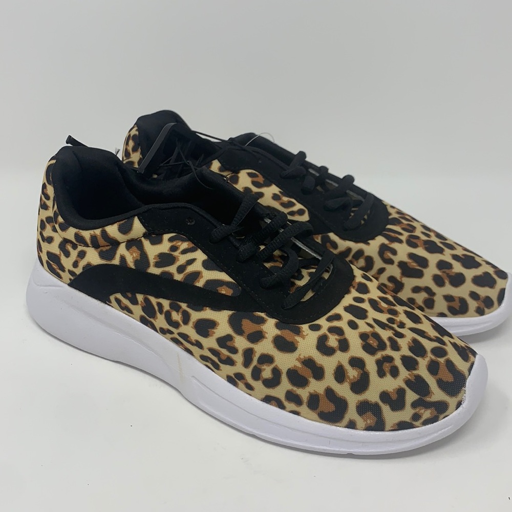 Leopard Print LaceUp Athletic Trending shoes 8W
